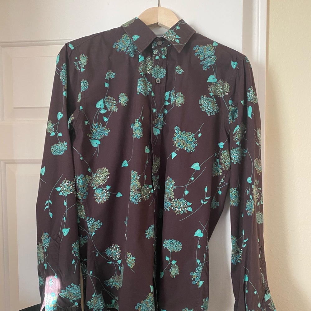 Cast iron dress shirt size Medium, 100% cotton.